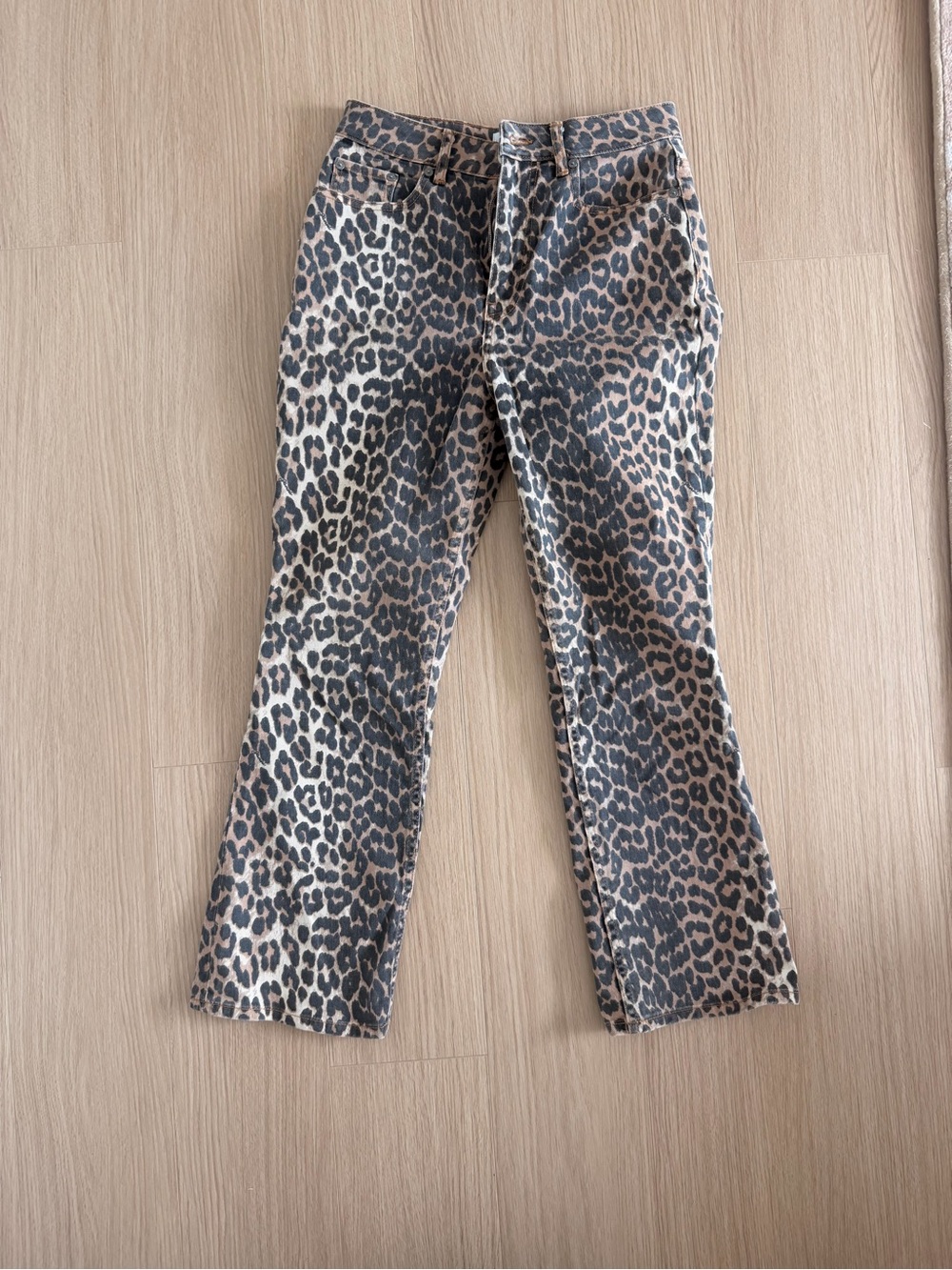 Ganni Betzy Cropped Leopard-Print Cropped Ankle Jeans - 28